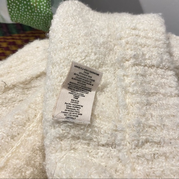 FREE PEOPLE Oversized V-Neck Knit Sweater Size M - Picture 3 of 7